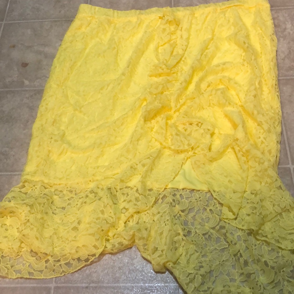 Yellow ruffley lace partial zip up skirt.  NWT